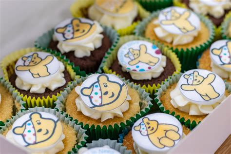 Sara davies mbe (born 23 april 1984) is a british businesswoman, entrepreneur and television personality. Sara Davies