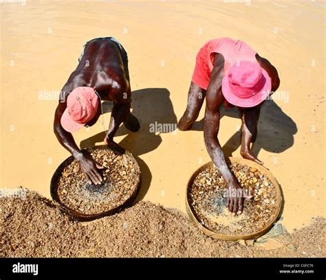 Sierra Leone Diamond Mine Hi Res Stock Photography And Images Alamy