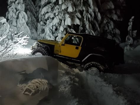 Snow Is Falling Lots Jeep Wrangler Tj Forum