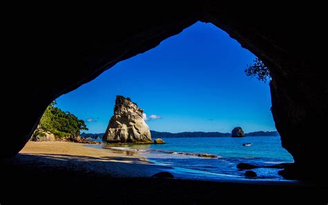 Travel To New Zealand From Cathedral Caves Look To The Sea Wallpaper
