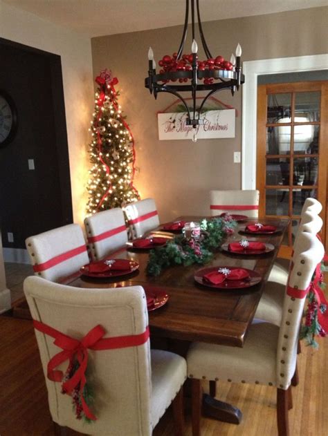 12 Easy and Cheap Christmas Decoration Ideas For Your Dining Room
