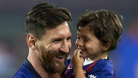 Mateo messi was born in barcelona, spain on friday, september 11, 2015 (generation z). Leo Messi sur son fils Mateo : « C'est un bâtard complet ...