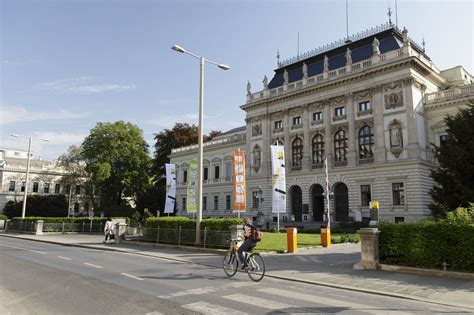 Uni Graz Serie Hauptgebäude Stockfoto Auf Gratis