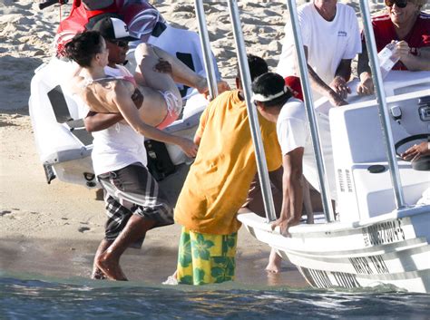 Juliette Lewis Bikini On The Beach In Los Cabos Gotceleb The