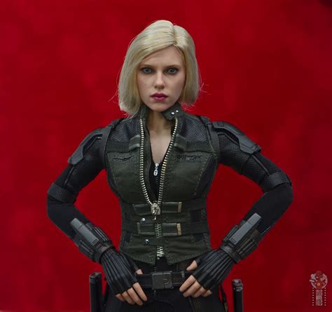 Hot Toys Avengers Infinity War Black Widow Figure Hands On Hips