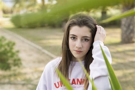 Ritratto Di Giovane Adolescente Di Anni Fotografia Stock Immagine