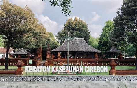Keraton Kasepuhan Cirebon Harga Tiket Foto Lokasi Fasilitas Dan