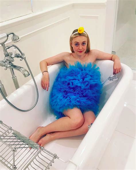 Dakota Fanning Bares All In A Topless Instagram Picture Ibtimes India