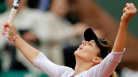 At French Open Agnieszka Radwanska And Simona Halep Fall With Rain