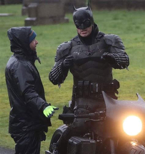 New Pics Of Robert Pattinsons Batsuit And Batcycle Leaked From The Sets