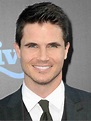 Robbie Amell Net Worth, Bio, Height, Family, Age, Weight, Wiki - 2024