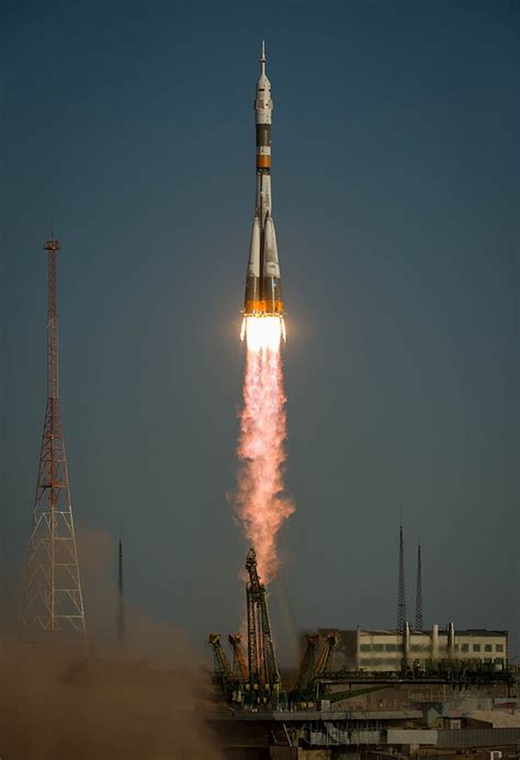 Soyuz Launches New Crew to Space Station - Universe Today