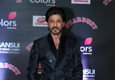 Shah Rukh Khan To Host Filmfare Awards With These Two Celebs Bollyworm