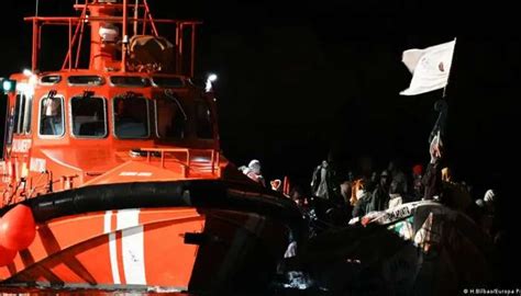 Hundreds Of Migrants Rescued Off Spains Canary Islands Times Of Oman