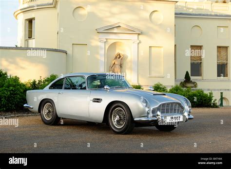 1964 James Bond 007 Goldfinger Aston Martin Db5 At Stoke Park Stock