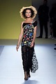 Shalom Harlow Just Shut Down the Versace Runway With Her Supersize ...
