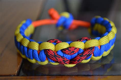 We have the whole range of paracord sizes, from micro to paramax! How-To Adjustable Paracord Bracelet : 10 Steps (with Pictures) - Instructables