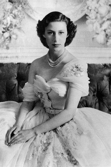 Princess Margaret's iconic style in 22 inspiring snapshots | Vogue Paris
