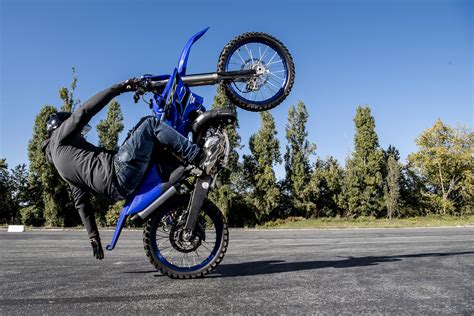 Rodéos Urbains Ou Bike Life Ces Motards Qui Réinventent La Roue