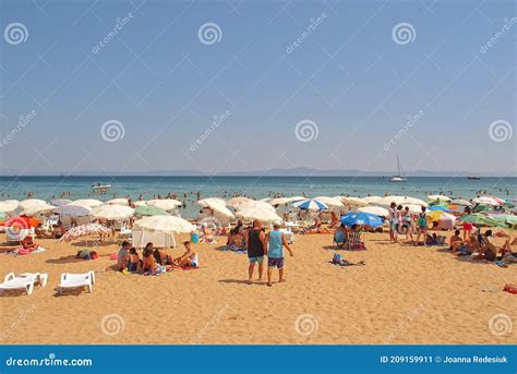 Altinkum Beach In Didim Turkey On A Warm Summer Holiday Day Editorial Photo Image Of Holiday