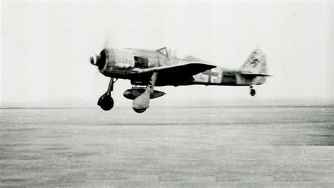 Asisbiz Focke Wulf Fw 190a8 Iijg300 Aircraft Landing Lobnitz 1944 01
