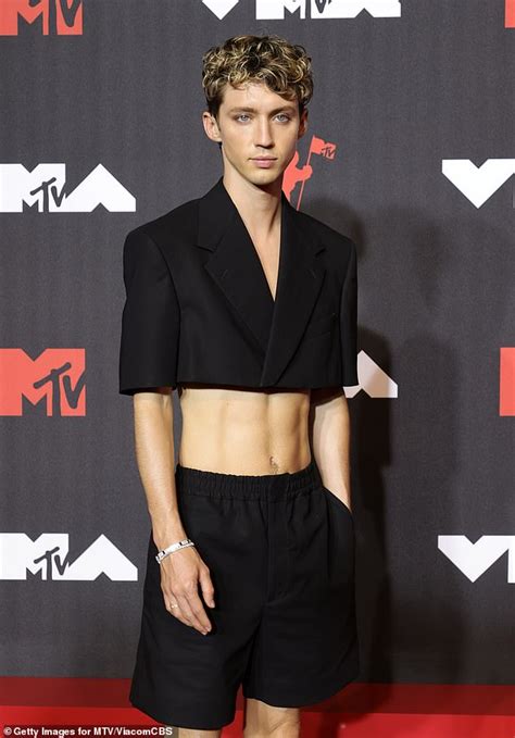 Troye Sivan Shows Off His Incredible Abs In A Cropped Black Jacket As