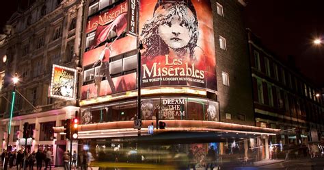Les Miserables London Plan To Screen Les Miserables At Queens Theatre
