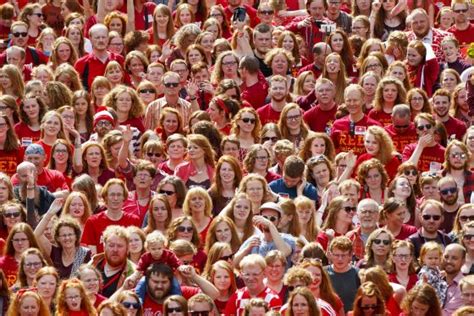 1800 Redheads Line Up For A Photo In Breda Dutchnewsnl