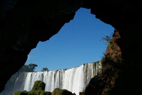 P0001349 Argentina Iguazu Falls Shields Around The World
