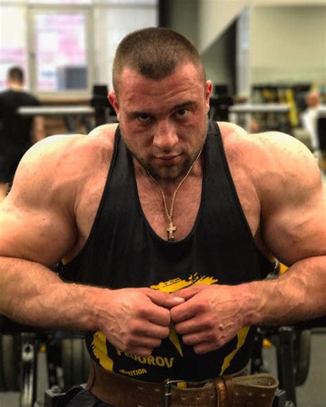 Russian Muscle Hunk Alexey Kuznetsov