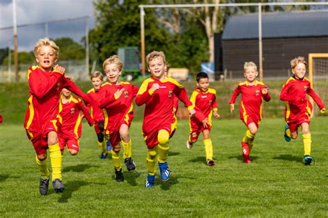 Elk plaatje brengt herinneringen boven. Go Ahead Eagles Techniektrainingen - Salland TV