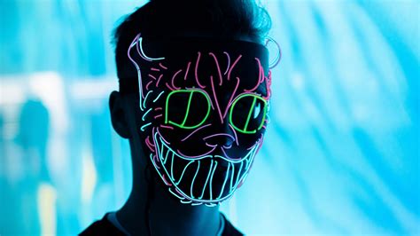 Download Wallpaper 3840x2160 Man Mask Neon Light Glow