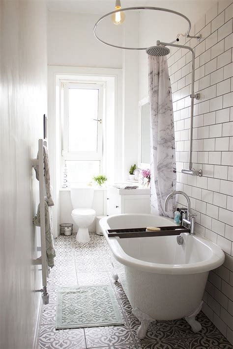 You don't have quite as much space to work with as you would in a normal bathroom remodeling. 115 Extraordinary Small Bathroom Designs For Small Space 0105 - GooDSGN