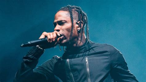 Travis Scott Reacts After Overzealous Fan Storms His Stage Hiphopdx