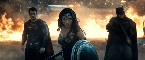 Wonder Woman Comic Con Poster Reveals Gal Gadot Collider
