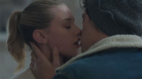 Riverdale Betty And Jughead Kiss The Riverdale Stories