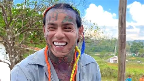 6ix9ine Gets Mural Dedicated To Him In Dangerous Area Of Mexico Hiphopdx