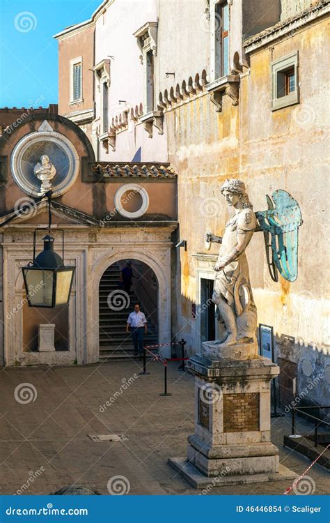 Rke Ngelmichael Staty I Castel Sant Angelo Rome Redaktionell