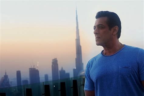 Foto Terbaru Salman Khan Saat Tour Film Dabangg Di Dubai Tampan Ketika