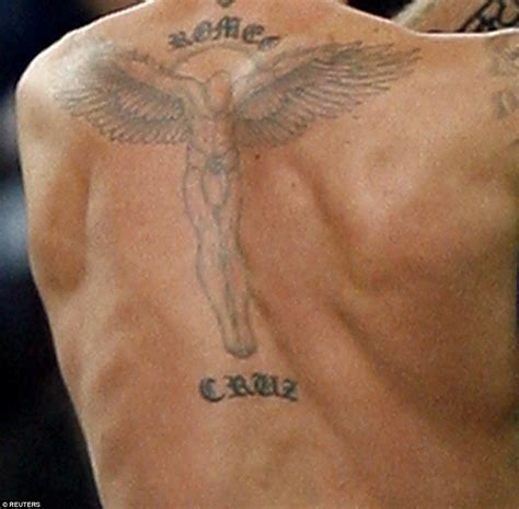In 1999, david got his firstborn's name brooklyn tattooed on his lower back in gothic script. David Beckham Upper Back Angle Tattoo Image | Picsmine