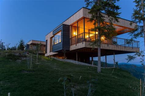 15 Hillside Homes That Know How To Embrace The Landscape