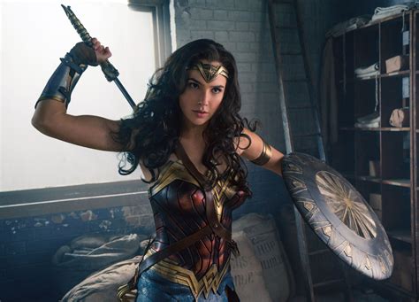 Raised on a sheltered island paradise, when an american pilot crashes on their shores and tells of a massive conflict raging in the outside world, diana. These Are the EXACT Makeup Products Wonder Woman Wore to ...