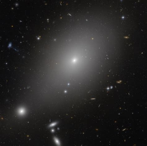 Esa The Giant Elliptical Galaxy Eso 306 17