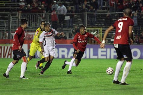 O jogo entre brasil x equador acontece às 21h30 (de brasília) e terá transmissão ao vivo na tv aberta pela globo e na tv fechada pelo sportv. PRÉ-JOGO: Brasil x Figueirense - Grêmio Esportivo Brasil