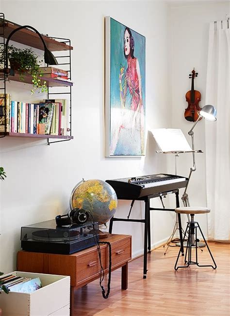 Simple Music Room Setup With Keyboard And Turntable Home Music Rooms