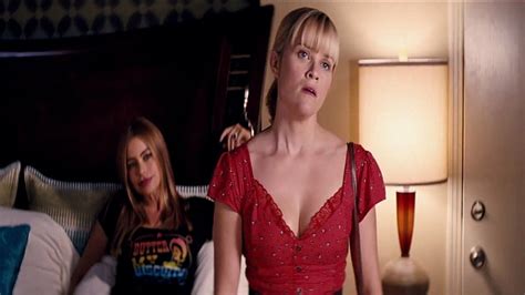 Hd Wallpaper Movie Hot Pursuit Reese Witherspoon Sof A Vergara Wallpaper Flare