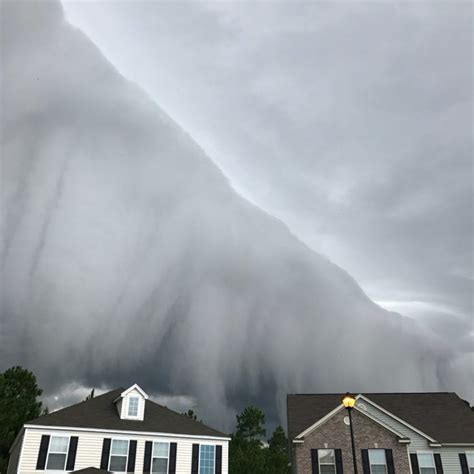 Storm Cloud In Georgia Looks Like Tsunami In The Sky Twistedsifter