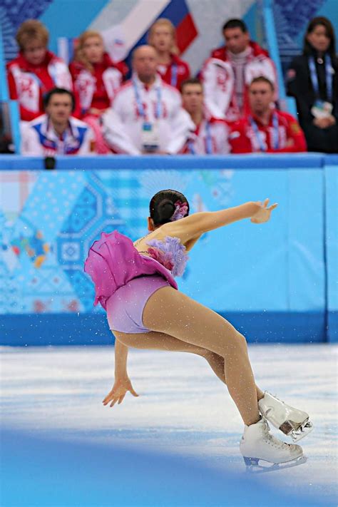 転倒する浅田 Crotch Shots Sport Gymnastics Ice Skaters Sporty Girls