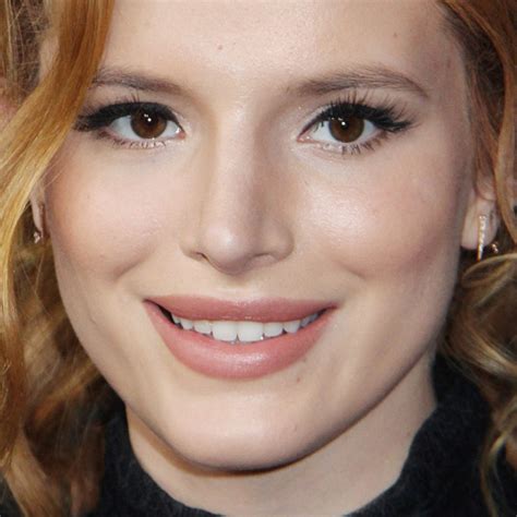 Bella Thorne Makeup Beige Eyeshadow And Red Lipstick Steal Her Style