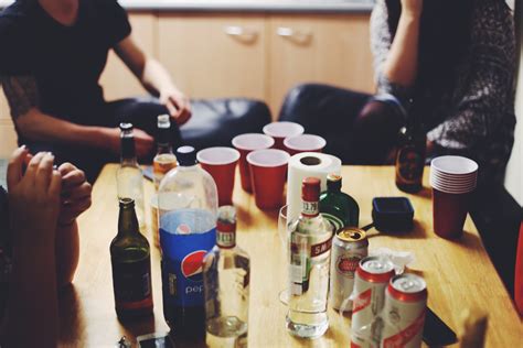 Extremely Fun Dorm Room Drinking Games Ideas To Play Savvycollegegirl